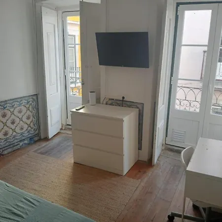Апартаменты & Cosy Flat In Vibrant Bairro Alto Лиссабон