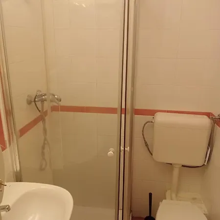 & Cosy Flat In Vibrant Bairro Alto Апартаменты Лиссабон