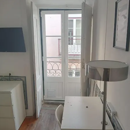 & Cosy Flat In Vibrant Bairro Alto Апартаменты Лиссабон