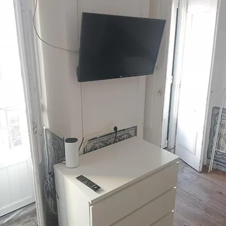 Апартаменты & Cosy Flat In Vibrant Bairro Alto Лиссабон